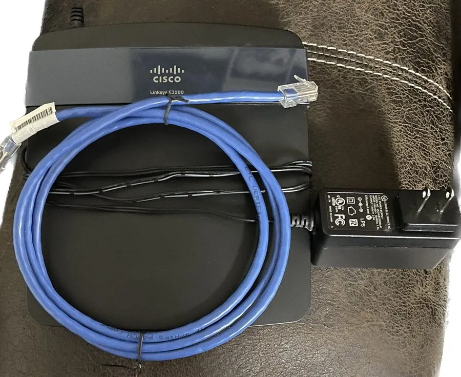 Маршрутизатор Cisco Linksys E3200 4-Port Gigabit Wireless N Router
