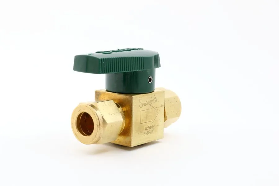 Клапан Swagelok B-8P6T Brass Quarter-Turn Instrument Plug Valve FNSP