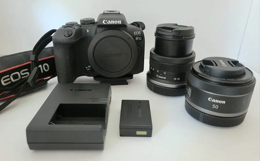 Фотокамера Canon EOS R10 Mirrorless Camera with RF50mm F1.8 STM Lens