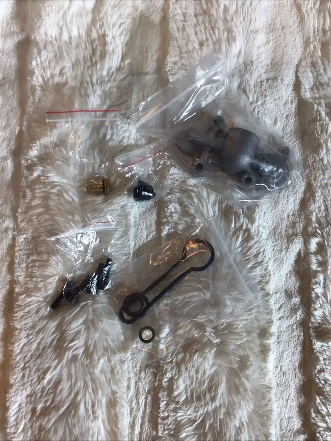 Трубопроводная арматура Ford 03-07 6.0L Fuel Pressure Regulator Blue Spring Kit