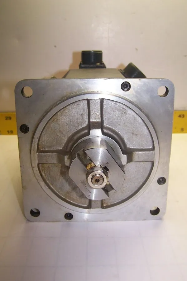 Серводвигатель Fanuc A06B-0542-B231 AC Servo Motor 111v 3Ph 2000RPM Encoder A860