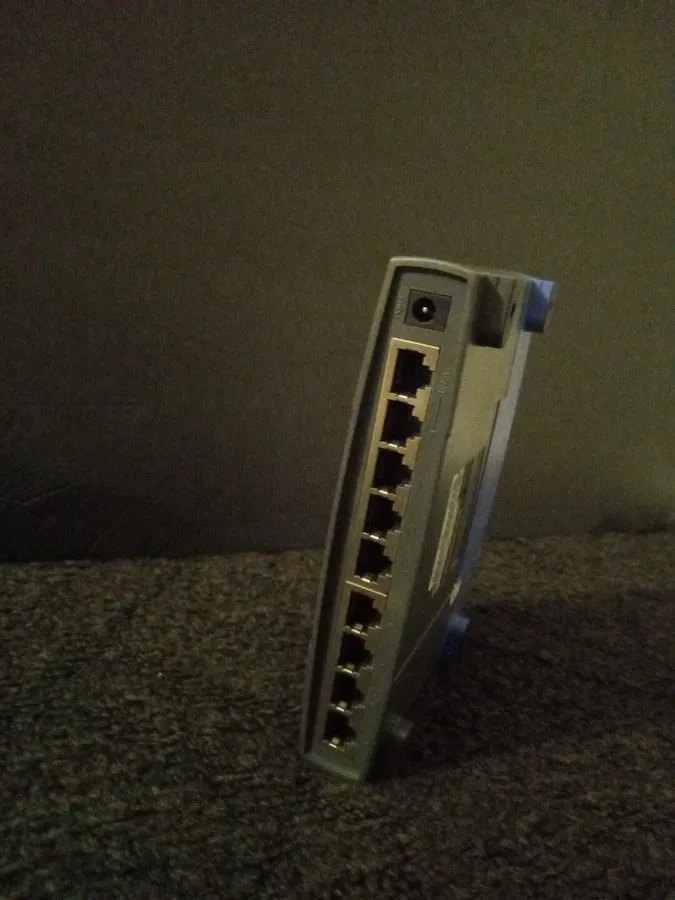 Коммутатор Linksys EtherFast (EFAH05W) ver. 2.0 5-Ports External Hub