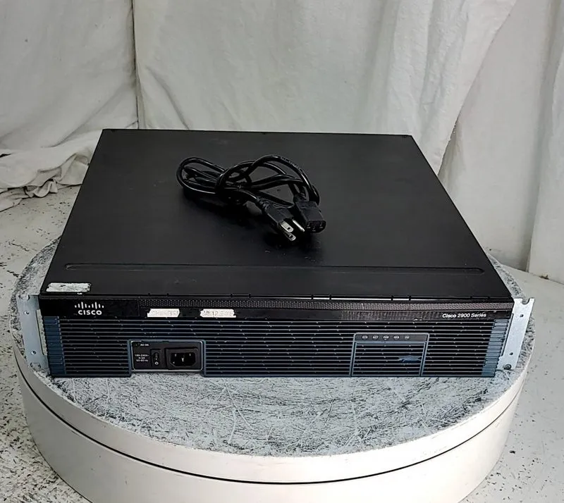 Маршрутизатор Cisco 2921/K9 3-Port Gigabit Integrated Services Router ISR