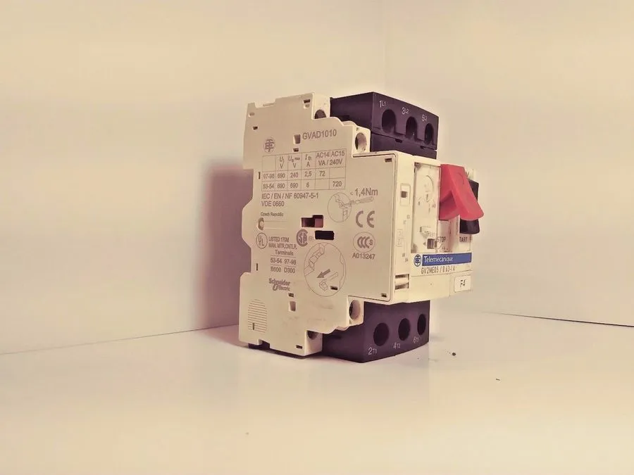 Автоматический выключатель Schneider Telemecanique GV2ME05 Motor Circuit Breaker — фото лота 1