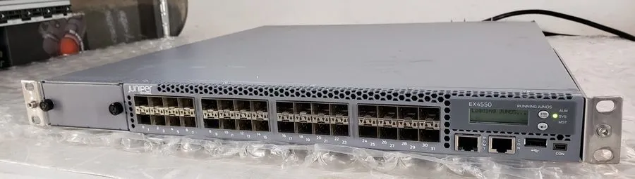 Коммутатор Juniper EX4550-32F-AFI 32-Port 1/10GbE SFP+ & 1 x JPSU-650W-AC-AFI P/