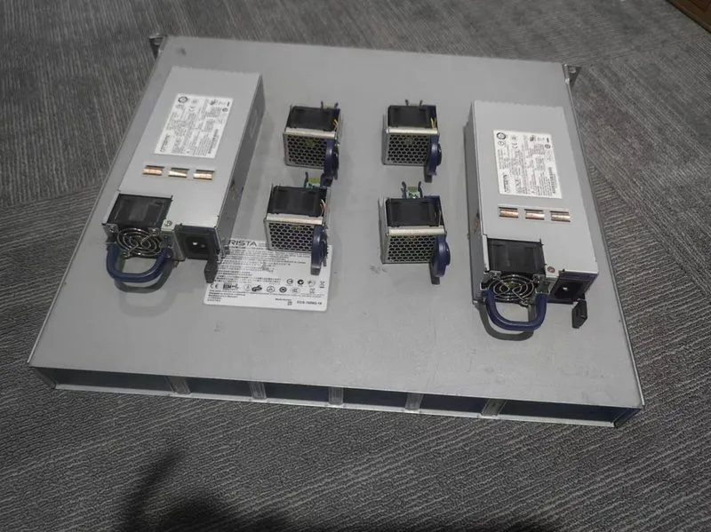 Коммутатор Arista DCS-7050Q-16-R 16-Port 40Gb QSFP+ Switch w/ 8x 10Gb SFP+ — фото лота 2