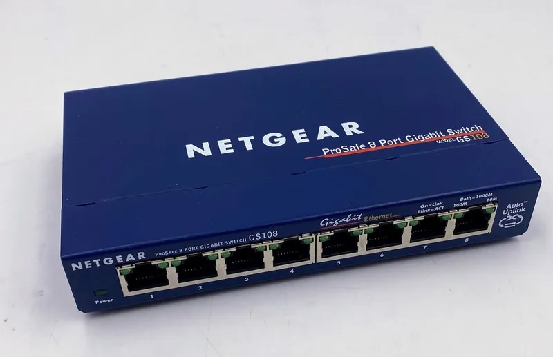 Коммутатор NETGEAR ProSAFE GS108v3 8-Port Gigabit Ethernet Network Switch Unmana