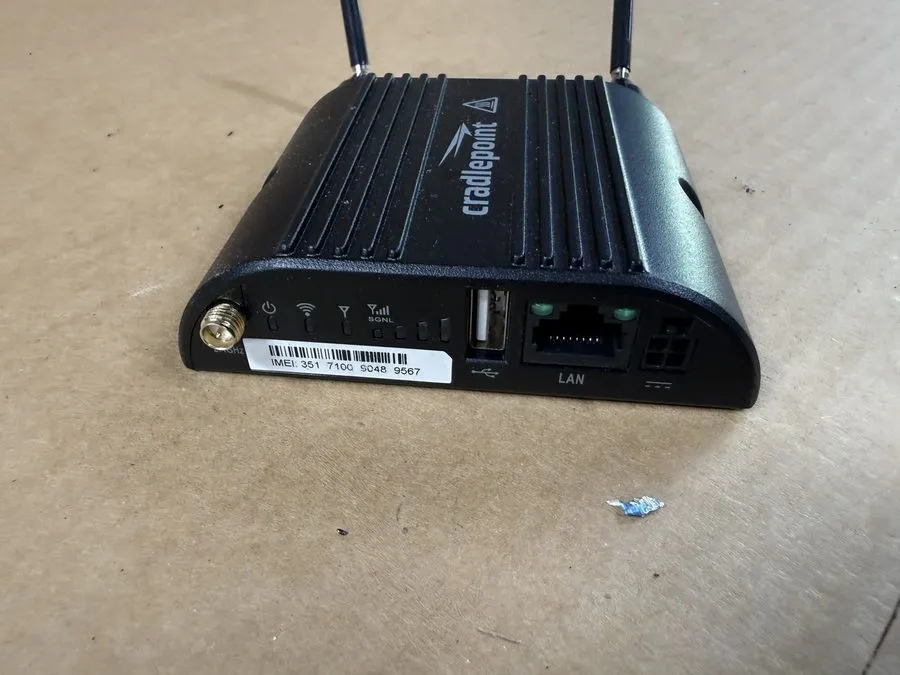 Маршрутизатор CradlePoint IBR200-10M-VZ 4G LTE Router w/ Power AC Verizon