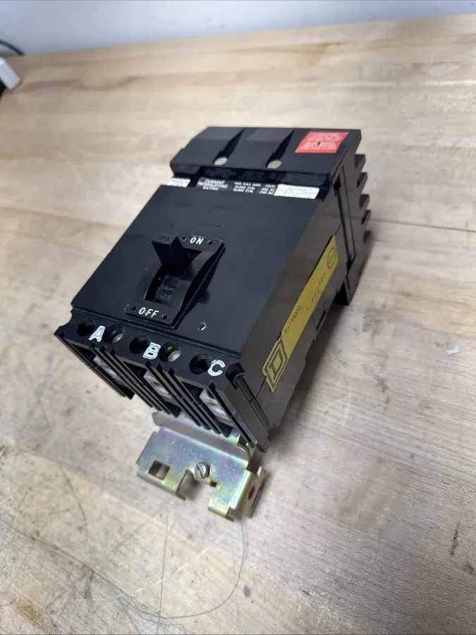 Автоматический выключатель SQUARE D FA34040 FA I-LINE 3 POLE 40 AMP 480v BLACK C