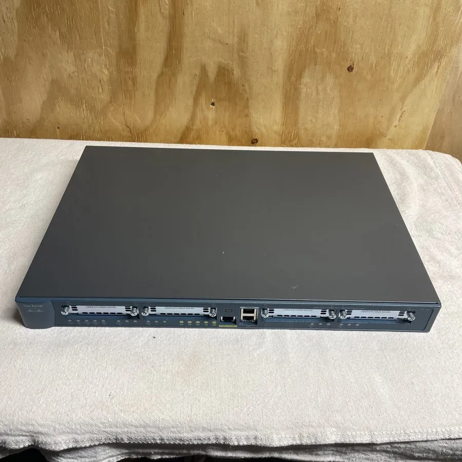 Маршрутизатор Cisco System 1700 Series Model 1760 Router Fast Ethernet 10/100