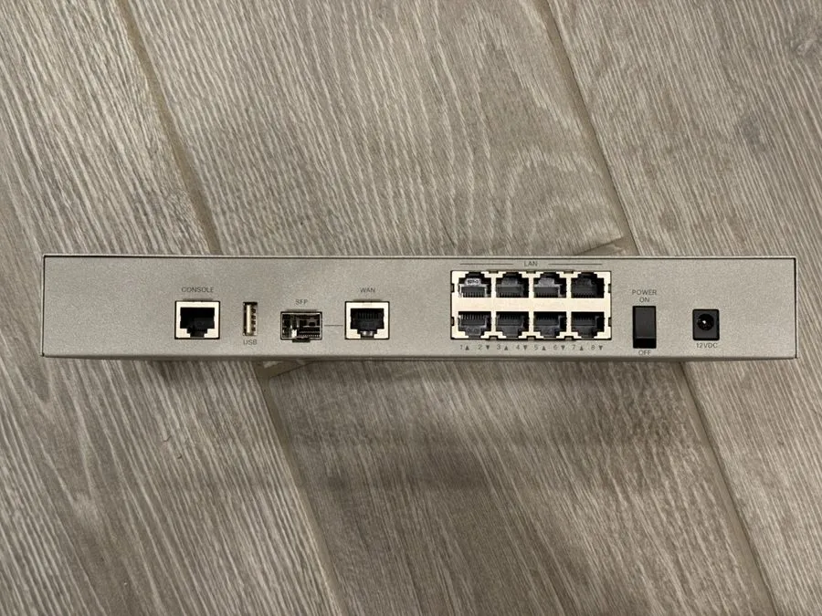 Маршрутизатор Cisco RV260-K9-NA 8-Port VPN Router — фото лота 2