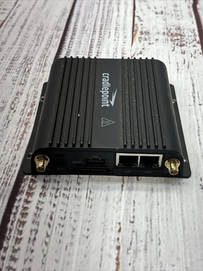 Маршрутизатор Cradlepoint IBR900 Series LTE Wi-Fi 5 Router IBR900-1200M-B