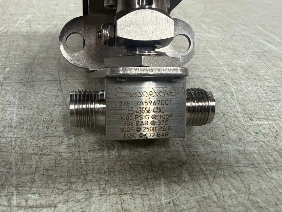 Клапан MS-142AC Electric Actuator Valve 120VAC & Swagelok SS-63TF8-42AC 1/2 Mnpt