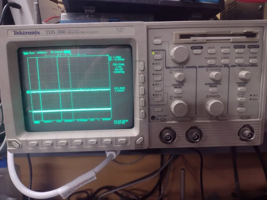 Осциллограф Tektronix TDS 360 Digital Oscilloscope 200MHz 1GS/s 2 channels, Powe