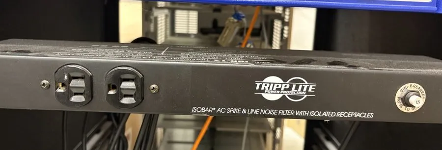 Стойка/шкаф Tripp Lite IBAR12 Outlet Isobar Rackmount Surge Protector/Suppressor