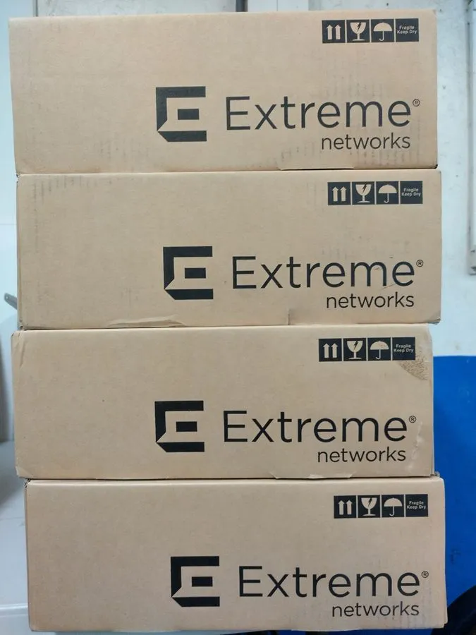 Коммутатор EXTREME NETWORKS X440-G2-24P-10GE4 24-PORT POE SWITCH w /POWER CORD — фото лота 1