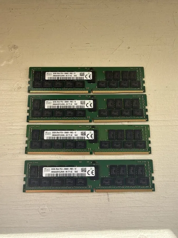 Модуль памяти 128GB 4x32GB DDR4-2666 PC4-21300 RDIMM Server RAM SK hynix HMA84GR