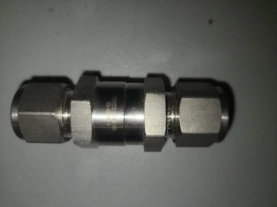 Клапан Swagelok Check Valve 1/2", 1 Psig, EP O-Ring, SS-CHS8-EP-1 — фото лота 2