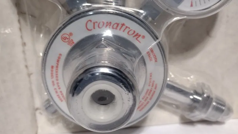 Трубопроводная арматура CRONATRON CW-2005 HEAVY DUTY EAGLE 2 STAGE ACETYLENE PRE — фото лота 2