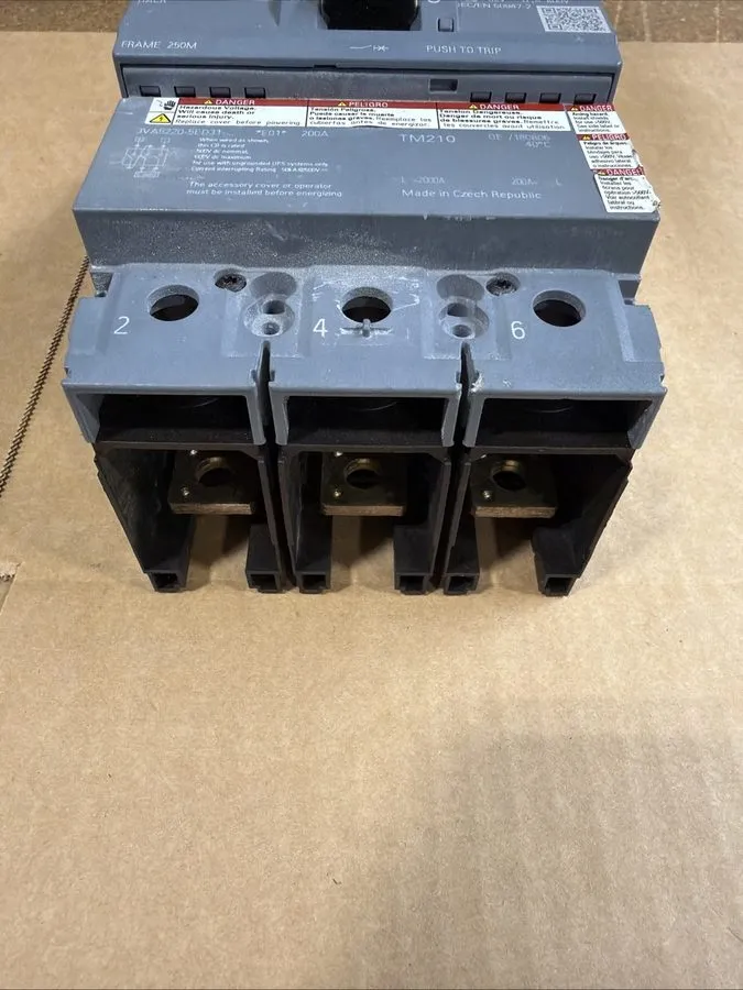 Автоматический выключатель SIEMENS 3VA5220-5ED31-0AA0 200A 3-Pole Circuit Breake