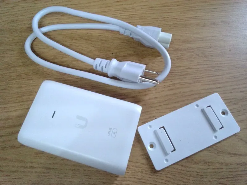 Коммутатор Ubiquiti GP-V480-032G Switching Gigabit PoE Injector 48V 0.32A w/PC
