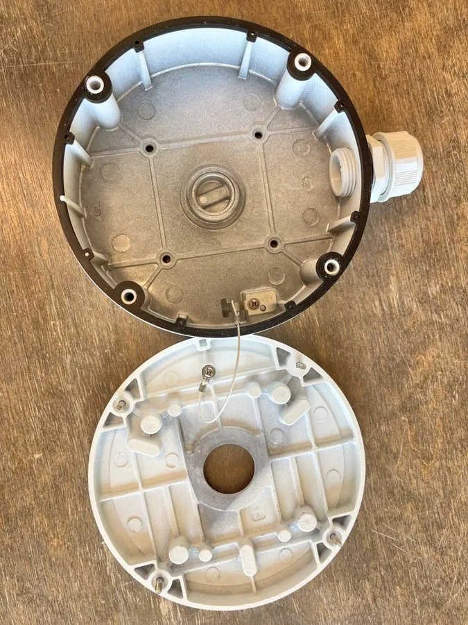 Камера Hikvision CBM White Surveillance Camera Bracket MPN 302700630, 2023