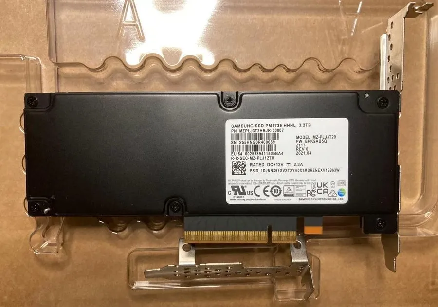 SSD-накопитель Samsung PM1735 3.2TB SSD DELL HHHL PCIE 4.0 NVME MZ-PLJ3T20 MZPLJ