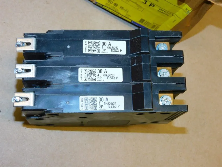 Автоматический выключатель Square D EDB34030 Circuit Breaker 30A 3-Pole 480V AC 