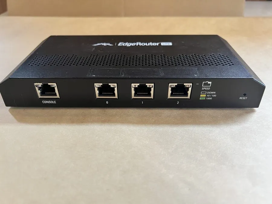 Маршрутизатор Ubiquiti Networks EdgeMax EdgeRouter Lite 3-Port Router ERLite-3