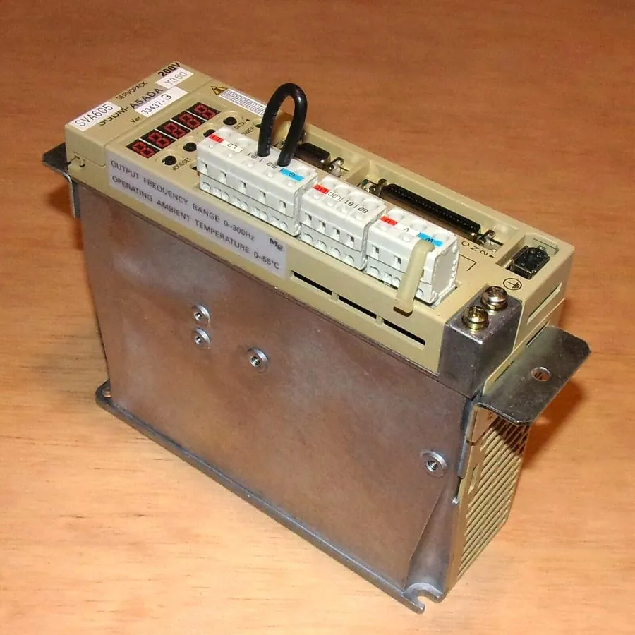 Серводвигатель Yaskawa Electric 0.05kW Servopack Servo Motor Drive SGDM-A5ADA