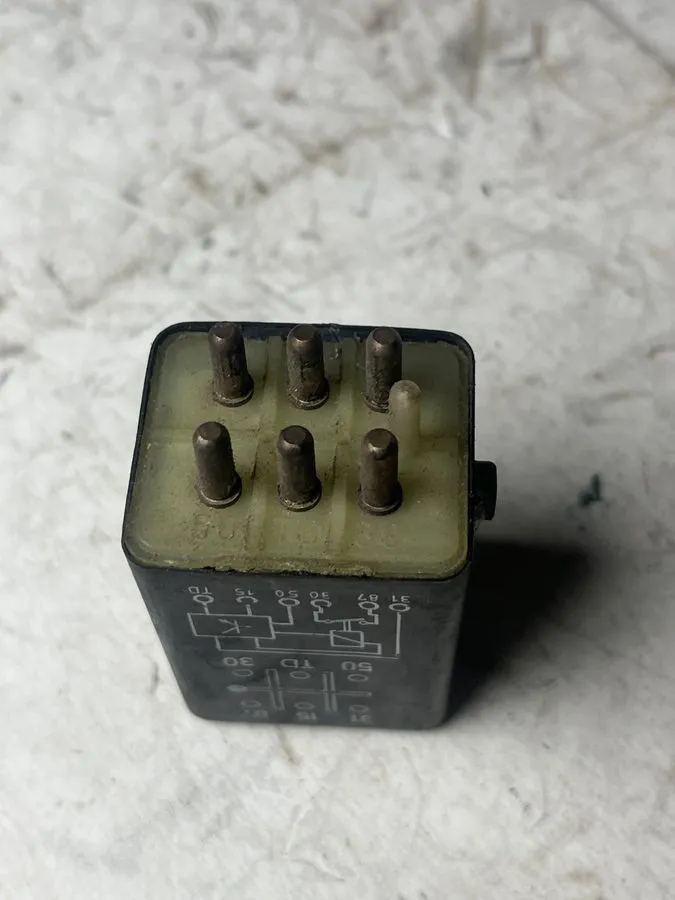 Реле MERCEDES SLC Fuel Pump Relay W107 380 450 SEL 107 898260 450sl 450slc /B6.5 — фото лота 1