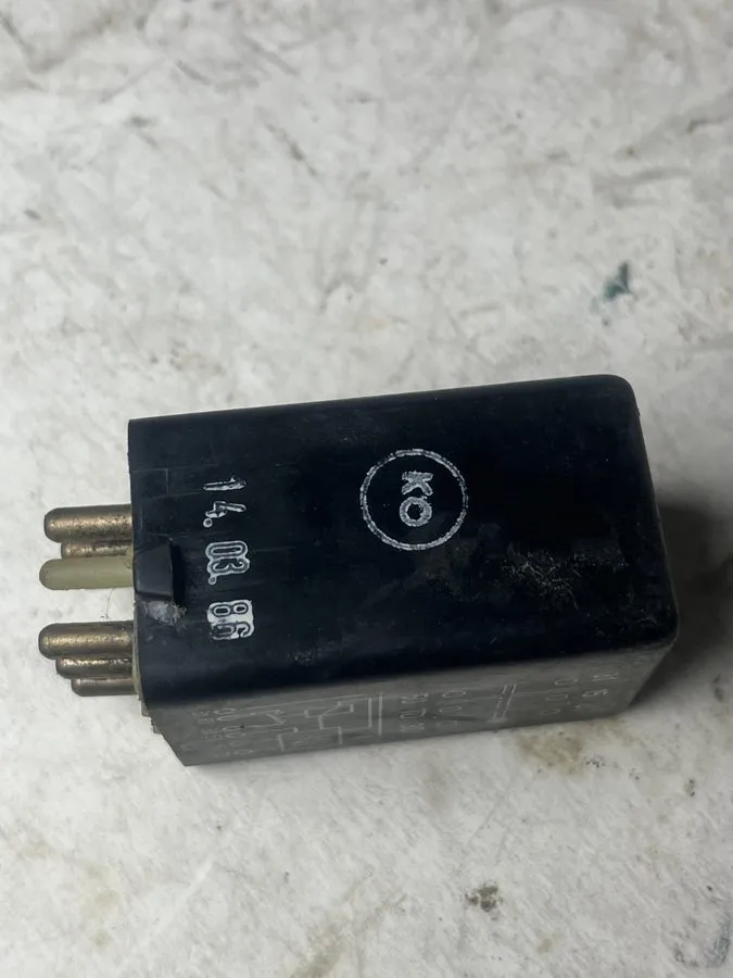 Реле MERCEDES SLC Fuel Pump Relay W107 380 450 SEL 107 898260 450sl 450slc /B6.5 — фото лота 2