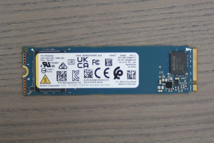 SSD-накопитель KIOXIA BG5 512GB M.2-2280 NVMe SSD KBG50ZNV512G BG5 — фото лота 1