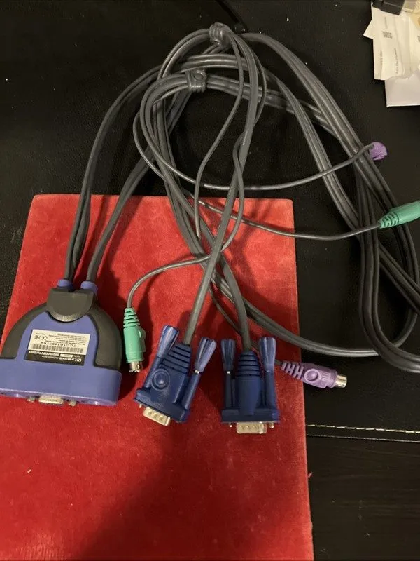KVM-переключатель Linksys ProConnect (KVM2KIT) 2-Ports External KVM switch PS/2 — фото лота 1