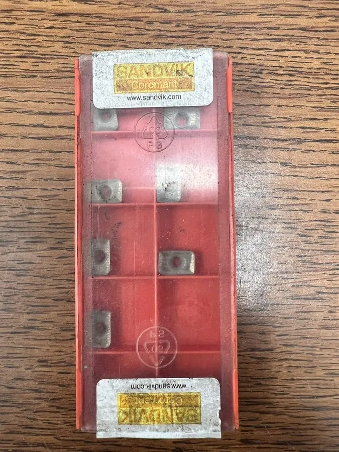 Режущий инструмент SANDVIK R215.44-090216M-WL H13A INSERT