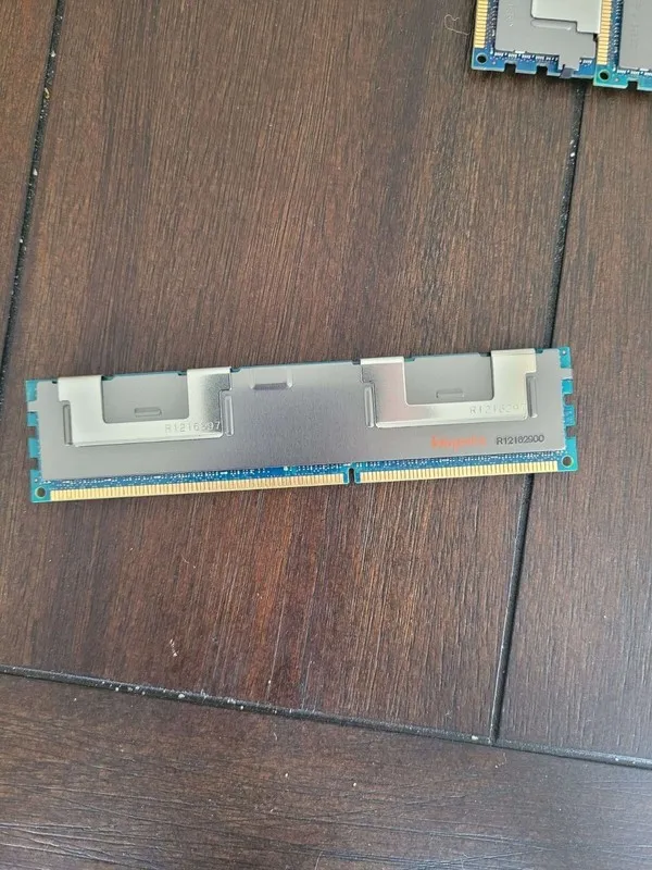 Модуль памяти HMT31GR7BFR4C-H9 SK Hynix 1x 8GB DDR3-1333 RDIMM PC3-10600R Dual R