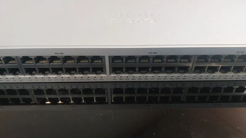 Коммутатор Cisco Meraki MS220-48LP-HW 48-Port Gigabit 370W PoE Switch UNCLAIMED — фото лота 2