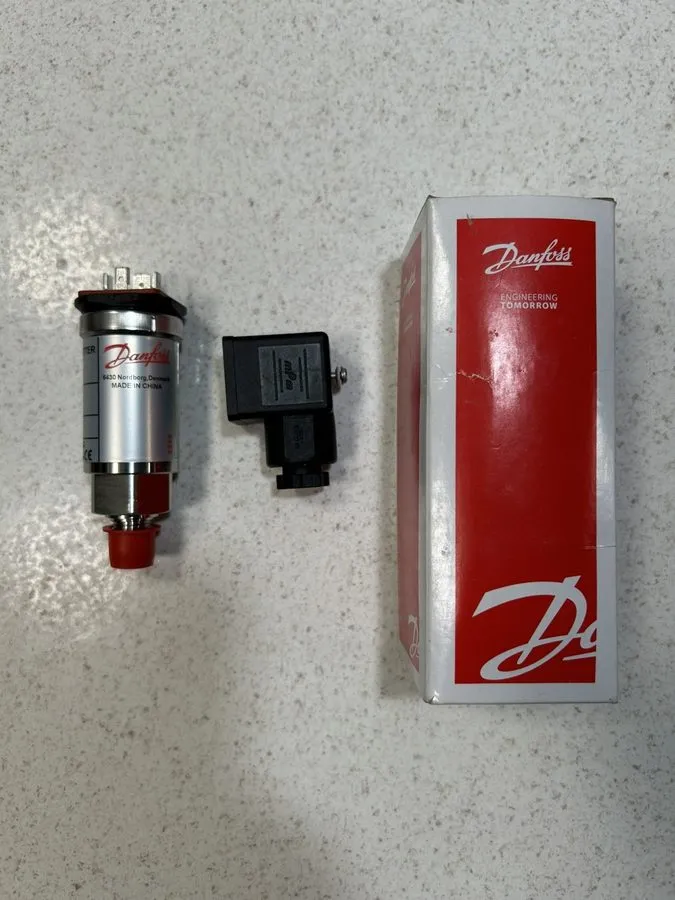 Датчик давления Danfoss AKS 33 060G1711 Pressure Transmitter