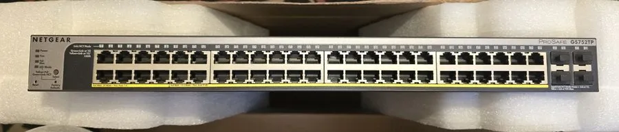 Коммутатор NETGEAR GS752TP 48-Port Gigabit PoE+ Smart Pro Switch with 4 SFP Port