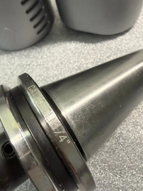 Режущий инструмент CAT40-SLN 1" End Mill Holder w/thru coolant pull tab