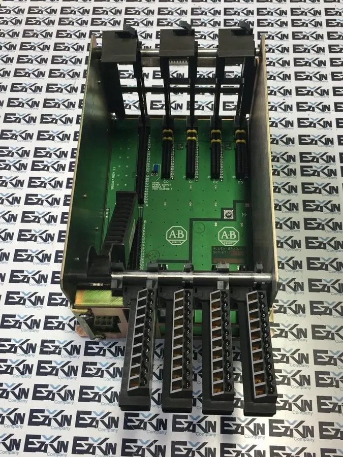 Модуль ввода-вывода ALLEN-BRADLEY 4-SLOT CHASSIS WITH I/O MODULES 1771-A1B