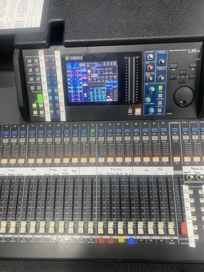 Микшерный пульт Yamaha LS9-32 32-Input Digital Mixing Console CG01VLQ