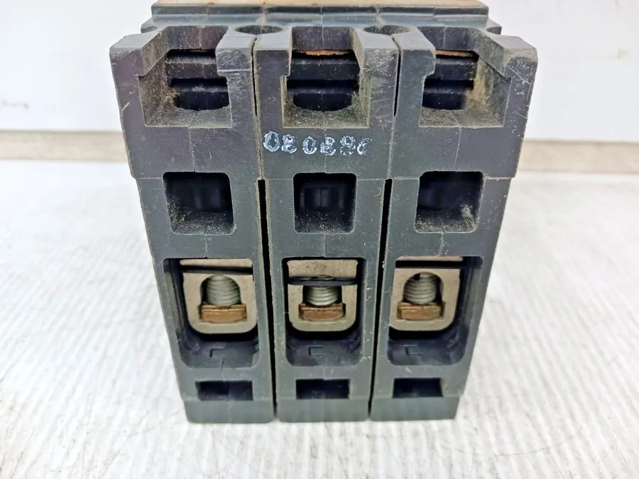 Автоматический выключатель Siemens HED43B090 90 Amp 3 Pole 480V HED4 Circuit Bre