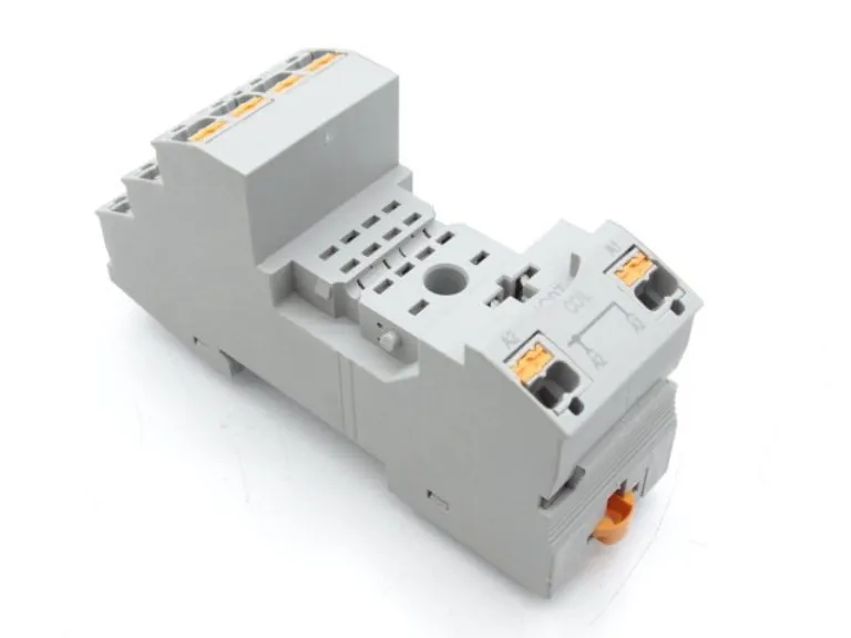 Колодка реле PHOENIX CONTACT relay socket RIF-2-BPT/4x21 2900934 + relay 2903660