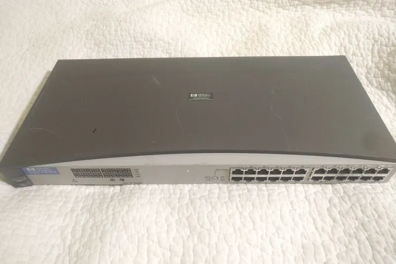 Коммутатор HEWLETT PACKARD J3295A PROCURVE 10/100 24-PORT ETHERNET HUB SHIP
