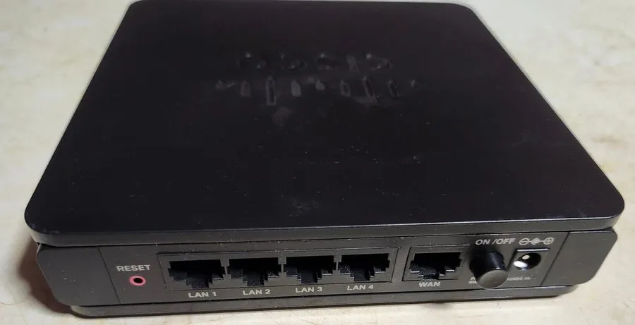 Маршрутизатор Cisco Small Business Single Band RV180 VPN 4 Port Router