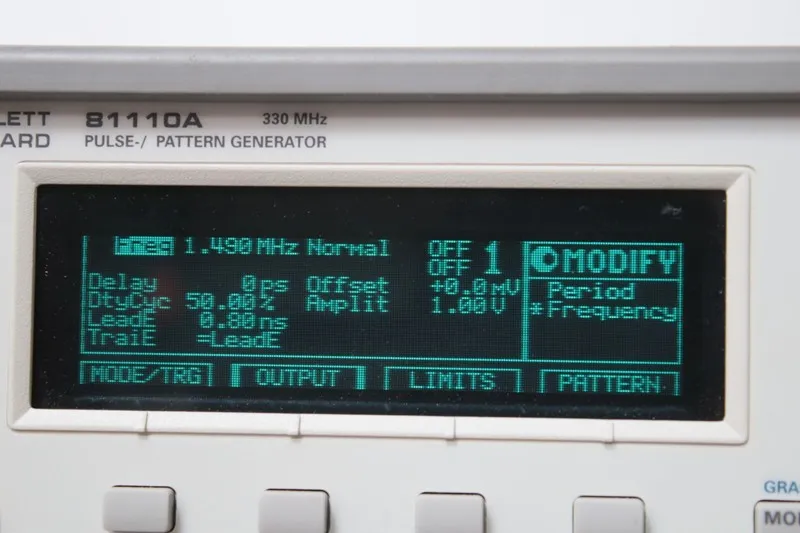 Тестер Agilent/Keysight 81110A Pulse Pattern Generator 165-330MHz, Option 7 — фото лота 2