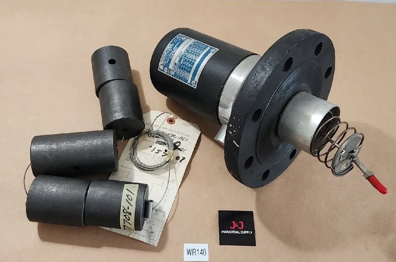 Датчик уровня Magnetrol B15-1H3C-AEF Displacement Level Switch .90 Min 240Psig