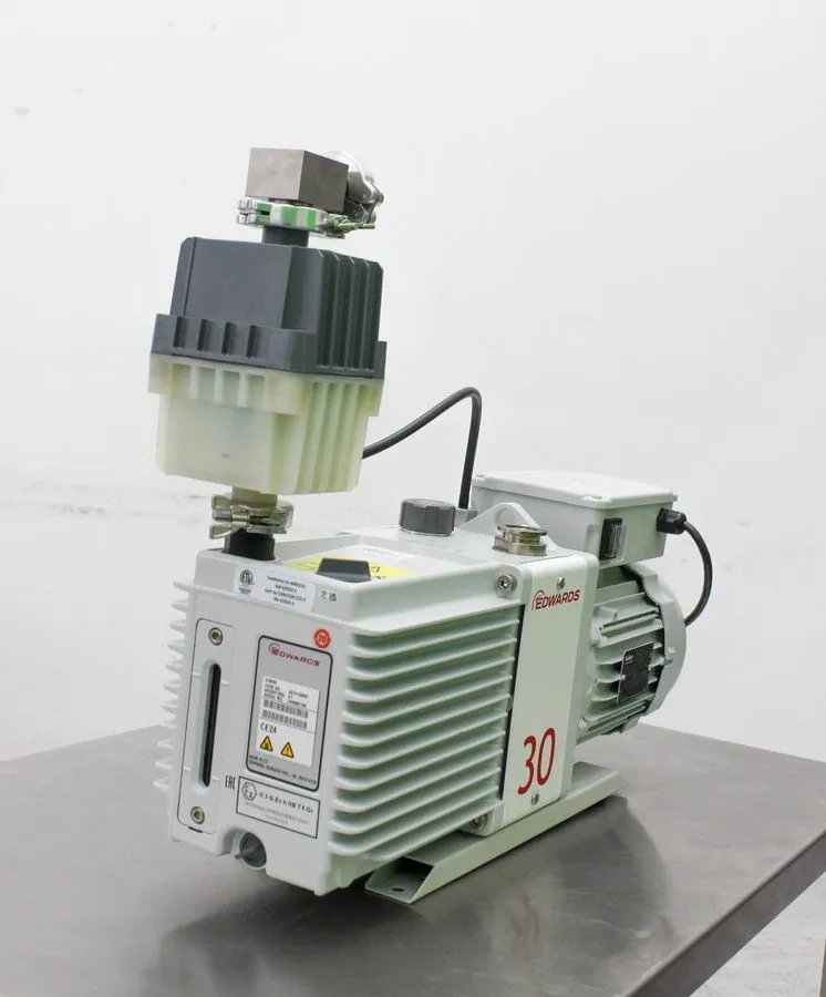 Насос Edwards Vacuum Pump 30 E2M30 Rotary Vane 230V 60Hz — фото лота 1