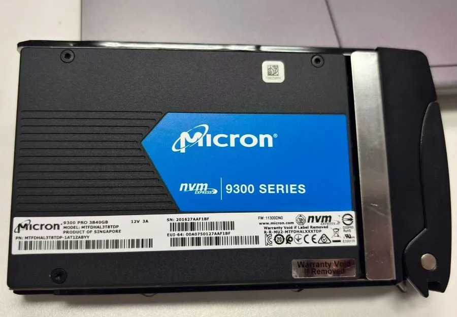 SSD-накопитель MTFDHAL3T8TDP Micron 9300 PRO 3.84TB PCI-E 3.0 x4 NVMe 2.5" TLC S